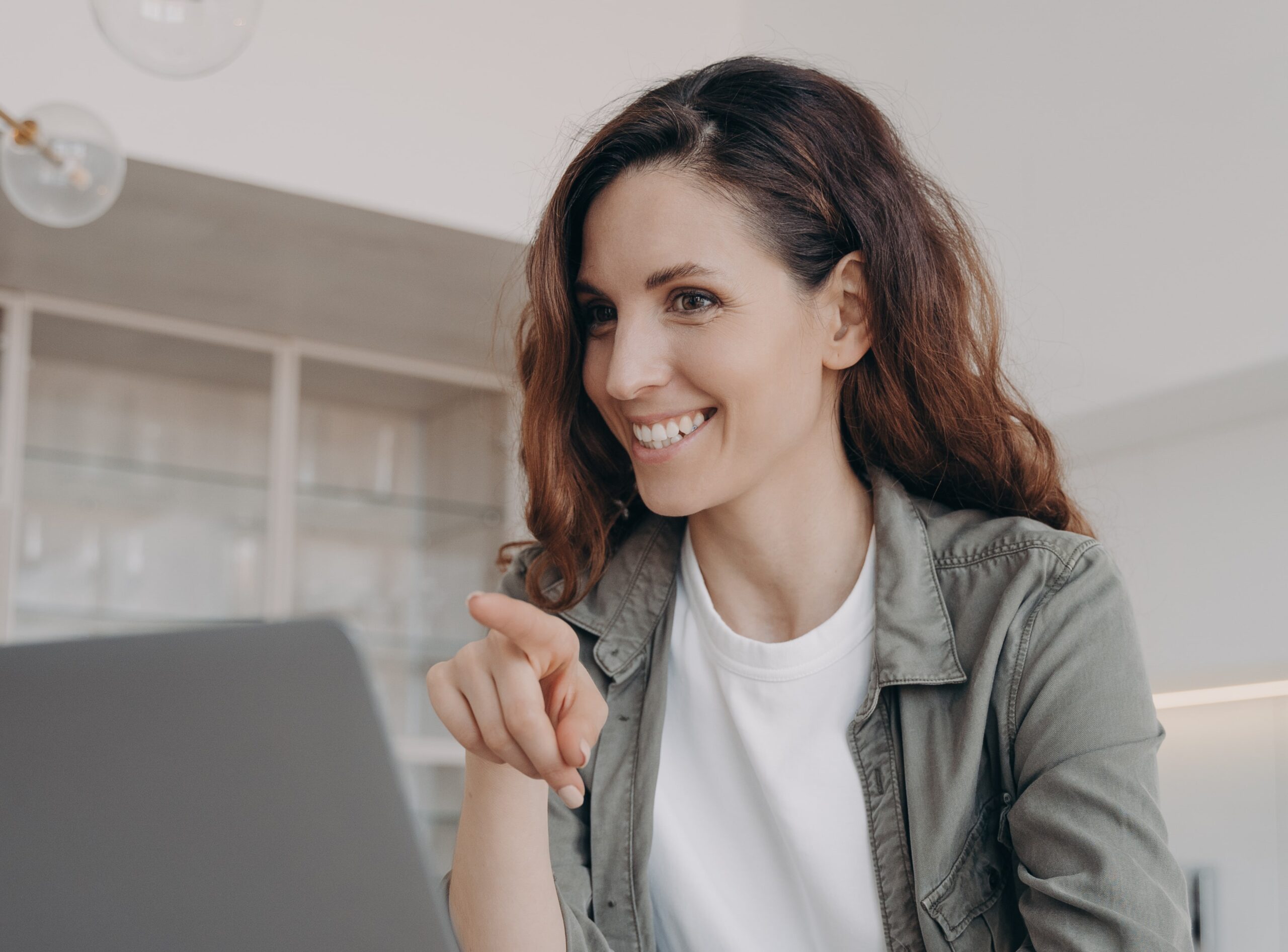 10. White woman talk to comp-min